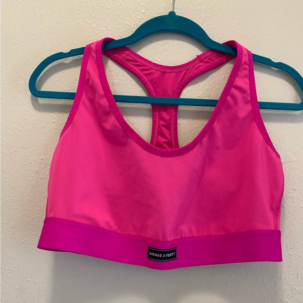 Savage X Fenty Lineup Low-Impact Sports Bra Hot Pink Trendy